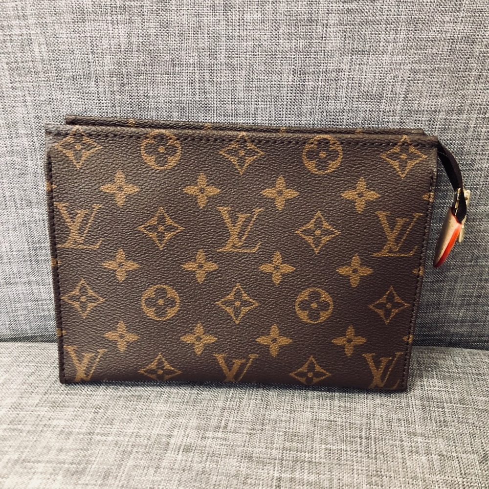 Toiletry pouch 19